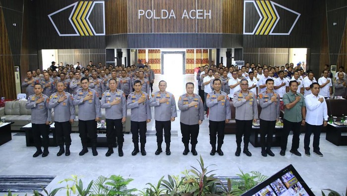Kepala Operasi Nusantara Cooling System (Kaops NCS) Polri Irjen Asep Edi Suheri memberikan arahan kepada personel Polda Aceh menjelang Pilkada serentak 2024 (dok istimewa).