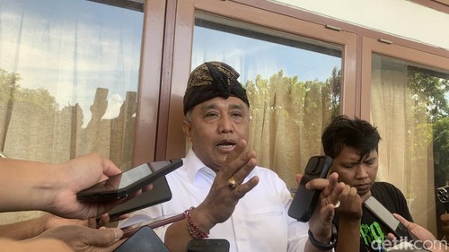 Ketua KPU Bali I Dewa Agung Gede Lidartawan saat diwawancarai di Denpasar, Kamis (11/7/2024).