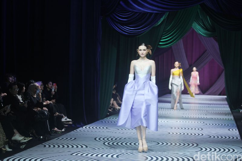 Koleksi Terbaru Sebastian Gunawan Bertempat di Ballroom Hotel Mulia Jakarta [10/7/2024]