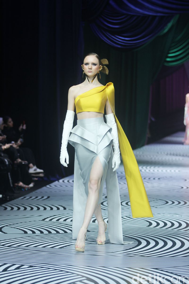 Koleksi Terbaru Sebastian Gunawan Bertempat di Ballroom Hotel Mulia Jakarta [10/7/2024]