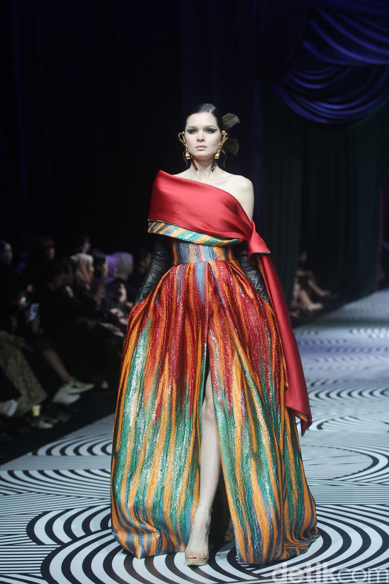 Koleksi Terbaru Sebastian Gunawan Bertempat di Ballroom Hotel Mulia Jakarta [10/7/2024]