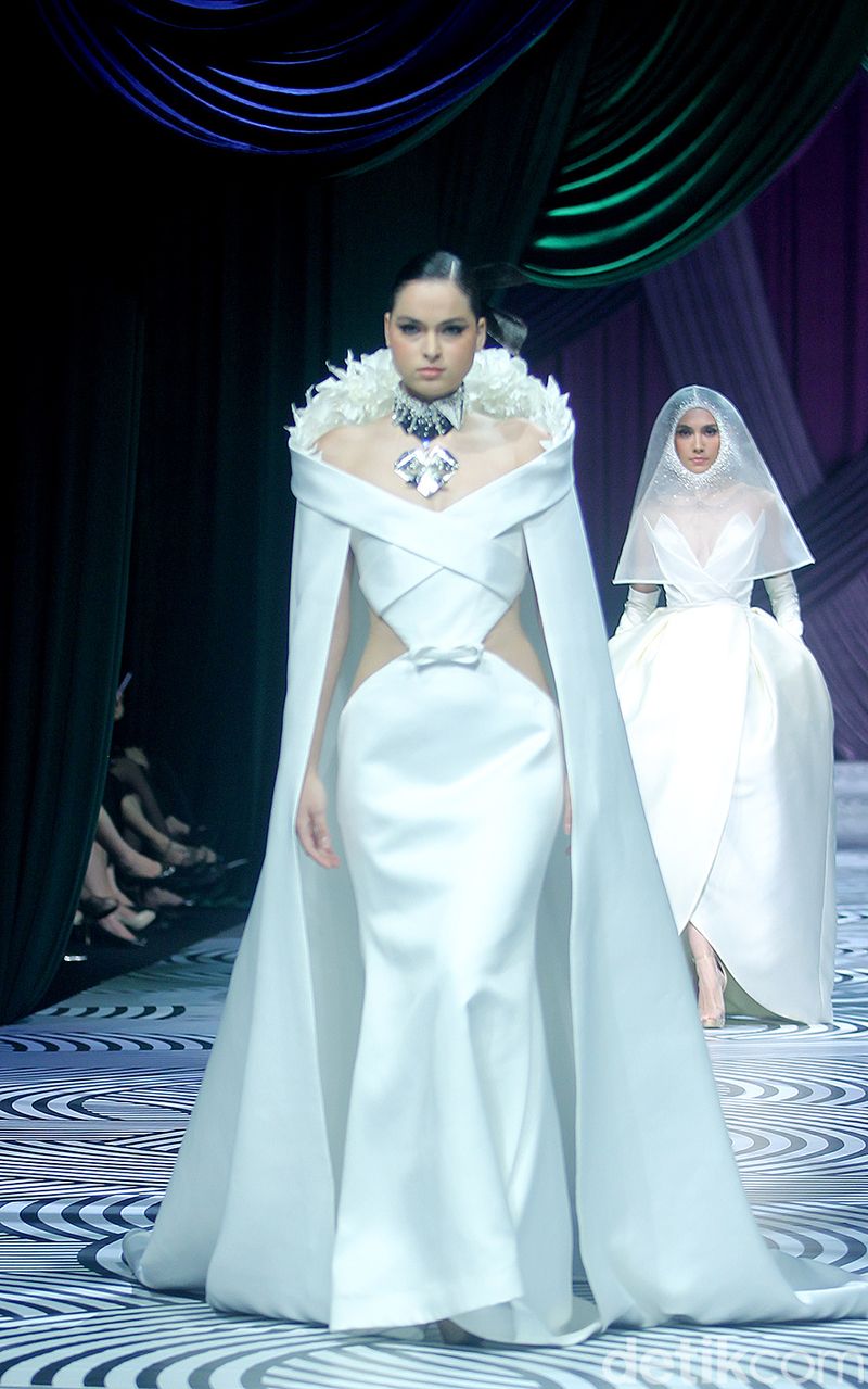 Koleksi Terbaru Sebastian Gunawan Bertempat di Ballroom Hotel Mulia Jakarta [10/7/2024]