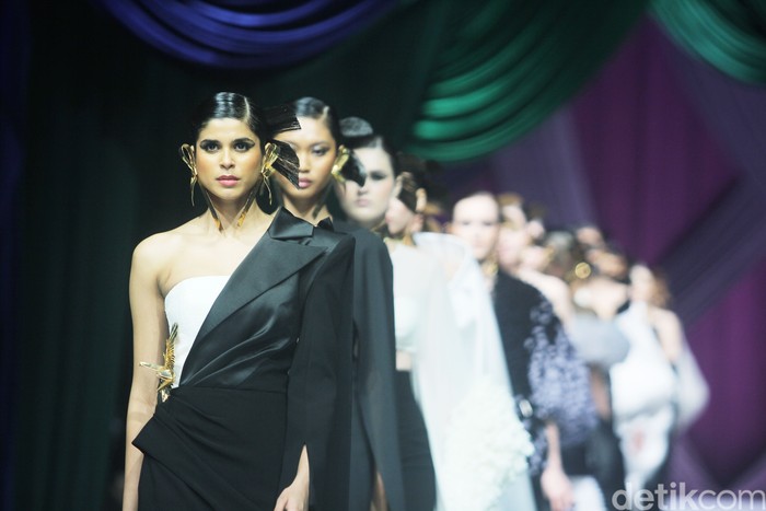 Koleksi Terbaru Sebastian Gunawan Bertempat di Ballroom Hotel Mulia Jakarta [10/7/2024]