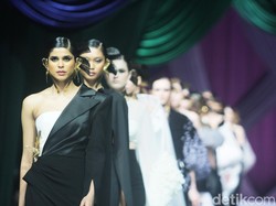 Kreativitas Liar dan Agresif Sebastian Gunawan Signature di Koleksi Oru Kami