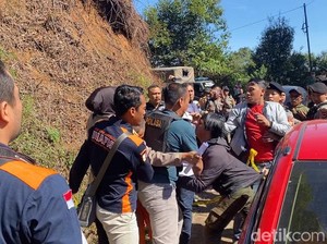 Tersulut Emosi, Keluarga Hajar Pembunuh Lili Saat Rekonstruksi