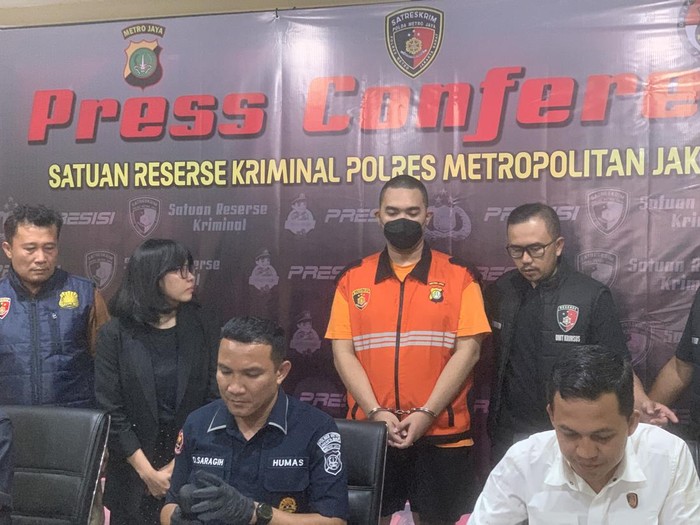 Konferensi pers kasus eks manajer gelapkan duit Fuji (Taufiq/detikcom) Konferensi pers kasus eks manajer gelapkan duit Fuji (Taufiq/detikcom)