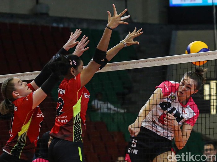 Laga Jakarta BIN vs Jakarta Pertamina Enduro dalam laga pembuka final four Proliga 2024 sektor putri di Semarang, Kamis (11/7/2024).