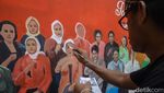 Membuat Mural Sambut Hari Kebaya Nasional