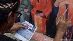 Membuat Mural Sambut Hari Kebaya Nasional