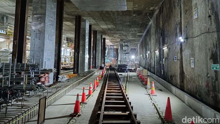 Stasiun MRT Glodok-Kota adalah stasiun yang masuk dalam proyek pembangunan Fase 2A MRT Jakarta Bundaran-HI Kota. Yuk lihat proses pembangunannya.