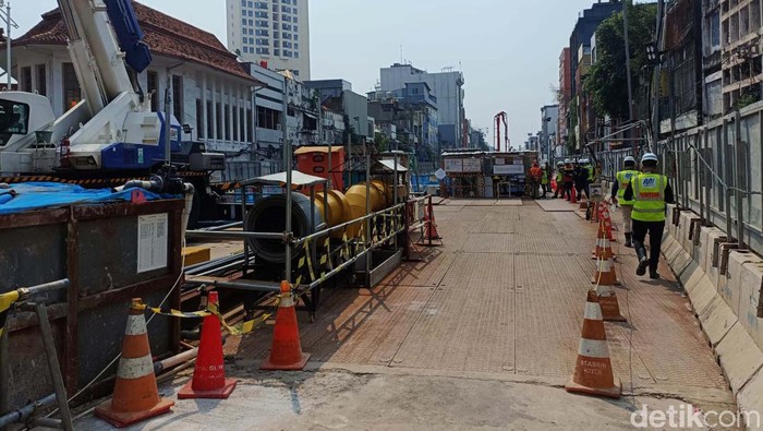 Mengintip Progres Pembangunan Stasiun MRT Glodok-Kota Stasiun MRT Glodok-Kota adalah stasiun yang masuk dalam proyek pembangunan Fase 2A MRT Jakarta Bundaran-HI Kota. Yuk lihat proses pembangunannya.