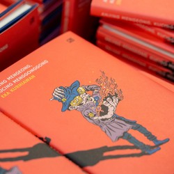 Anjing Mengeong, Kucing Menggonggong Siap Terbit dalam Bahasa Inggris