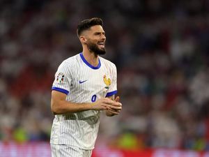 Au Revoir, Giroud
