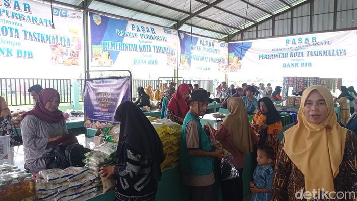 Pasar rakyat Purbaratu Kota Tasikmalaya mulai beroperasi.