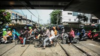 Penertiban di Kawasan Roxy sebelumnya sudah pernah dilakukan pada 2017 dan mendapat perlawanan dari warga.