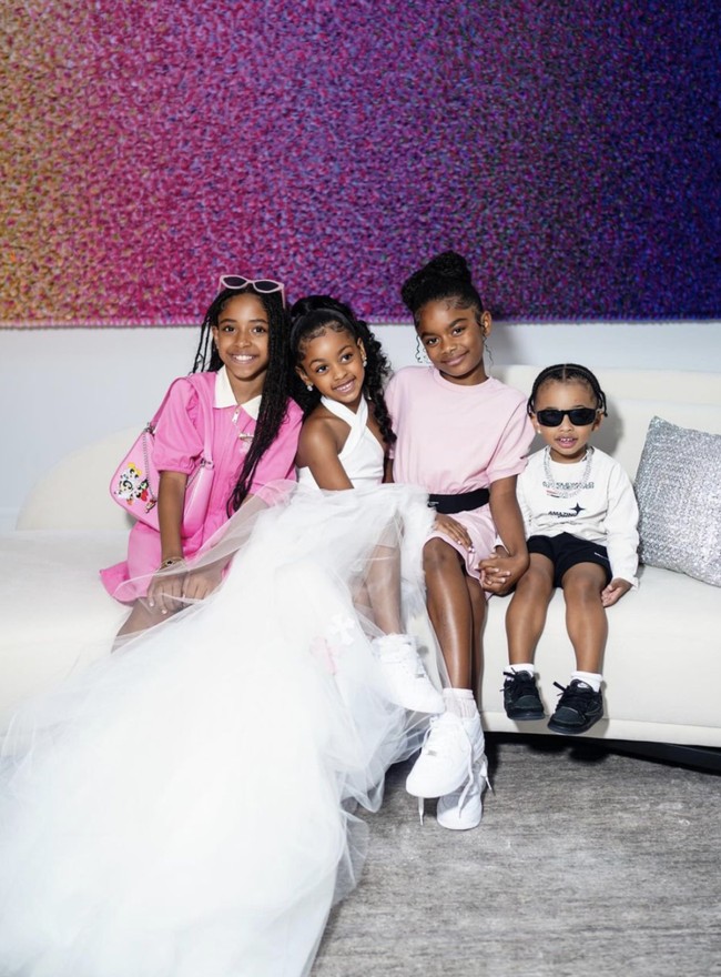 Dengan segala kemewahan dan kemeriahan, ulang tahun ini tentu akan menjadi yang tak terlupakan bagi Kulture. (Foto: Instagram/@iamcardib)