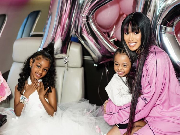 Foto: Putri Cardi B Rayakan Ultah Ke-6, Gelar Pesta Mewah di Private Jet