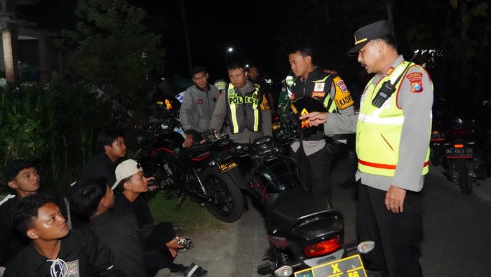 Polisi dan TNI Patroli Cek Pengesahan Warga Baru PSHT