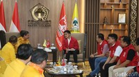 Dalam pertemuan itu turut dihadiri oleh Waketum Golkar Bambang Soesatyo, dan politisi Golkar lainnya seperti Dito Ariotedjo, Meutya Hafid, Dyah Roro Esti, Puteri Komaruddin. Adapun pengurus PSI yang hadir di antaranya Faldo Maldini, Cheryl Tanzil. 