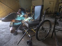 Mengintip Pembuatan Kursi Roda Adaptif di Sukoharjo