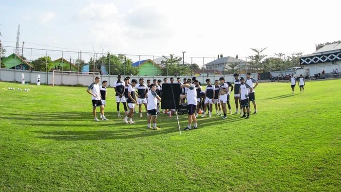 PSM Makassar menggelar latihan di Stadion Kalegowa jelang Piala Presiden 2024 bergulir.
