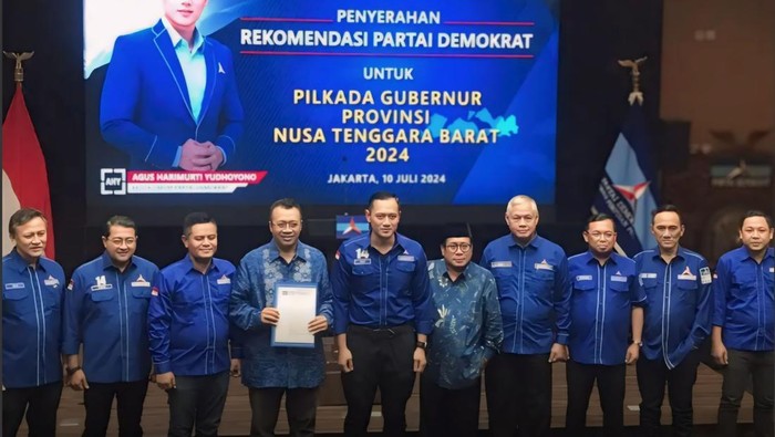 Penyerahan rekomendasi dukungan dari Partai Demokrat kepada Zul-Uhel untuk Pilgub NTB 2024.
Foto: Istimewa (Dok Partai Demokrat)