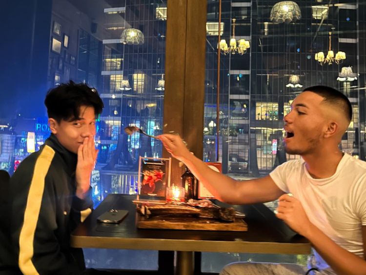 Saaih Halilintar Makan Makanan Mewah hingga Aneh Bareng Keluarganya