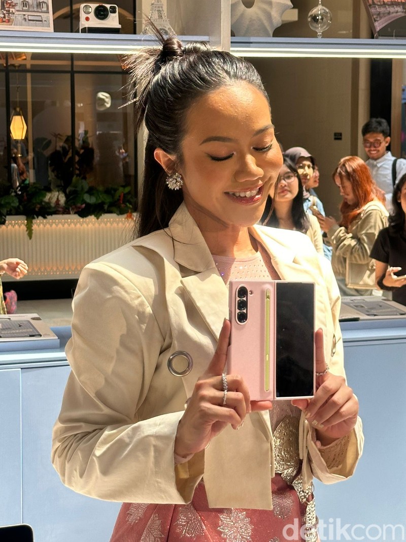 Yura Yunita di Galaxy Experience Space