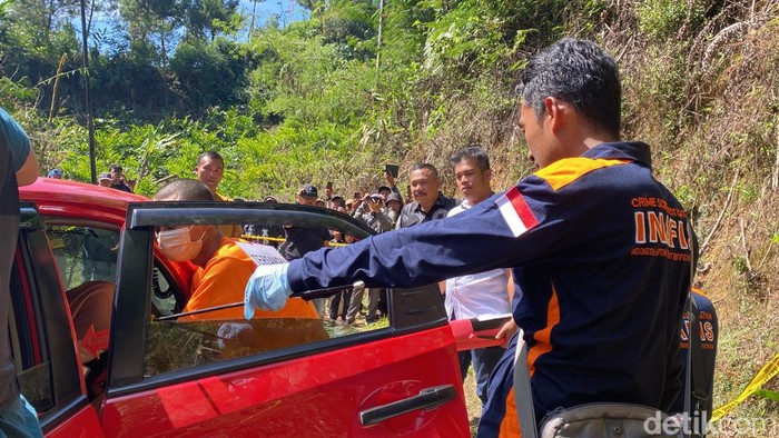 Sebanyak 23 adegan diperagakan kedua tersangka pembunuhan Lili di Sukabumi.