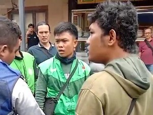 Cekcok Driver Ojol dan Petugas Dishub gegara Stiker Langganan Parkir di Medan
