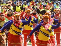 Semangat Para Emak-emak Ikut Senam Kreasi Kicir-kicir