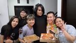 Seru! Jirayut Coba Masak Sendiri hingga Santai Minum Thai Tea