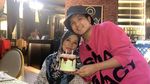 Seru! Jirayut Coba Masak Sendiri hingga Santai Minum Thai Tea