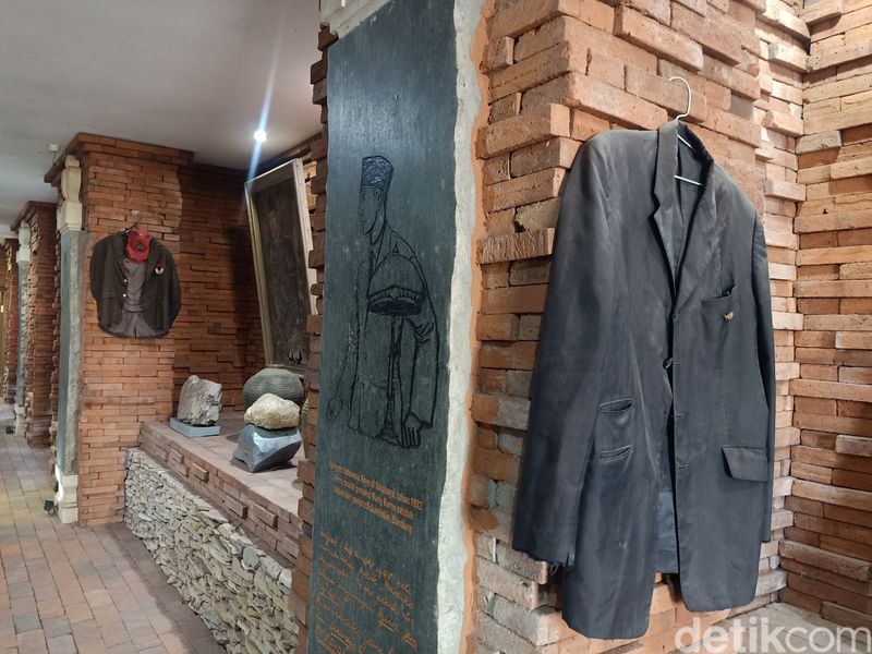 Setelan jas Bung Karno di Museum Agung Bung Karno.