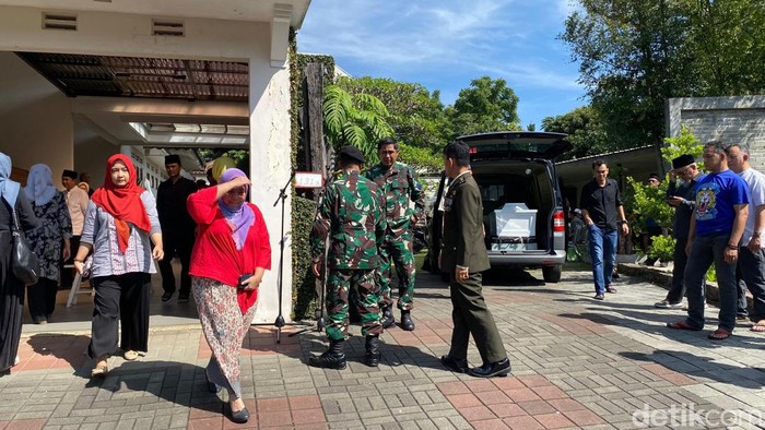 Susana rumah duka mantan Gubernur Jawa Barat HR Nuriana