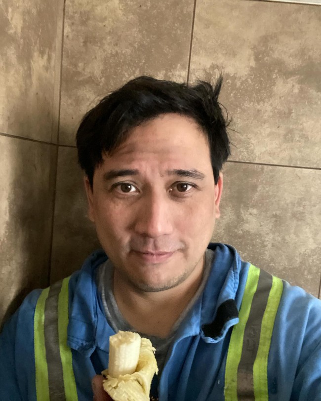 Baru-baru ini Tengku Firmansyah memperlihatkan karier barunya. Di Kanada, pria 46 tahun tersebut bekerja di Edmonton Exchanger, sebuah bengkel manufaktur yang memberikan layanan pemeliharaan pabrik untuk industri petrokimia, kilang, dan pabrik pupuk. Foto: Instagram @tengku_firmansyah