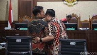 SYL dinyatakan bersalah melanggar Pasal 12 e juncto Pasal 18 Undang-Undang Pemberantasan Tindak Pidana Korupsi juncto Pasal 55 ayat 1 ke-1 KUHP juncto Pasal 64 ayat 1 KUHP.