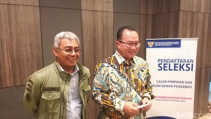 Wakil Ketua Ponsel KPK Arif Satria (kanan) dan Anggota Pansel Rezki Sri Wibowo (kiri).