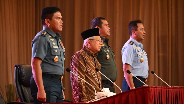 Wapres Maruf Amin memberikan pembekalan kepada calon perwira remaja TNI dan Polri. (dok. Setwapres)