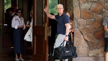 Tim Cook, CEO Apple tiba di Konferensi Media dan Teknologi tahunan Allen and Co. Sun Valley di Sun Valley Resort di Sun Valley, Idaho, AS.