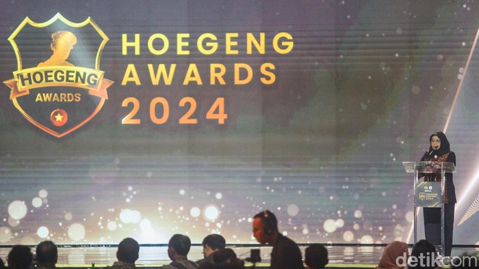 AKBP Rio Raih Hoegeng Awards 2024 'Polisi Pelindung Perempuan dan Anak' Kapolres Bogor, AKBP Rio Wahyu Anggoro, menjadi peraih Polisi Pelindung Perempuan dan Anak Hoegeng Awards 2024. AKBP Rio berhasil menuntaskan kasus bayi tertukar di Kabupaten Bogor, Jawa Barat, yang sempat heboh di masyarakat.