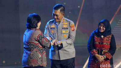 AKBP Rio Raih Hoegeng Awards 2024 Polisi Pelindung Perempuan dan Anak