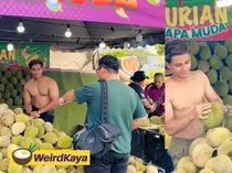 Aksi Penjual Durian Tampan dan Kekar di Malaysia yang Viral