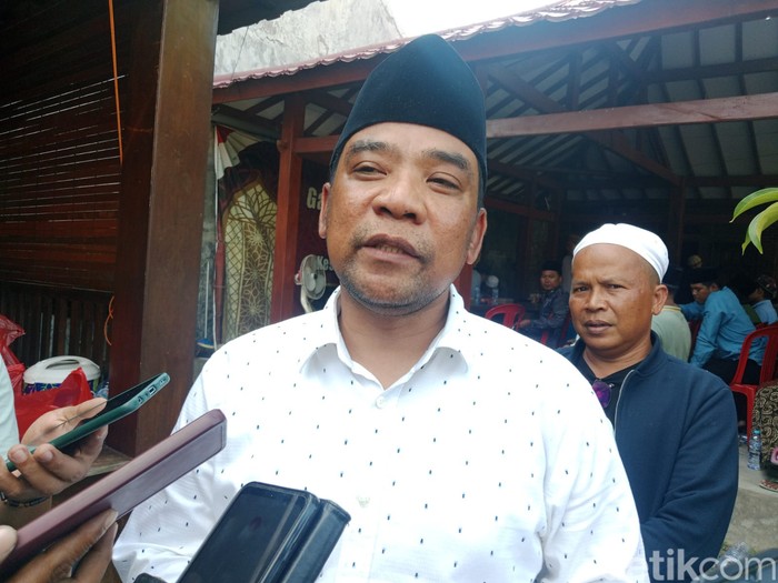 Anggota DPRD Jatim Mahfud yang rumahnya di Bangkalan diobok-obok KPK.