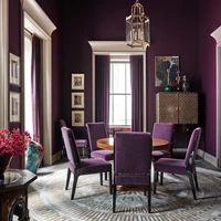 Apartemen ayah Pangeran William dan Hary ini memiliki ruang makan yang cantik dengan nuansa ungu. Foto: Dok. Optimist Consulting