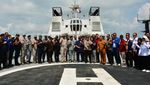 Momen Bakamla RI Jemput 16 Nelayan Indonesia Yang Ditangkap Malaysia