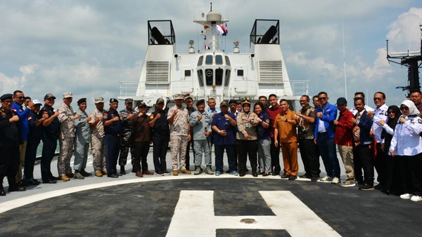 Momen Bakamla RI Jemput 16 Nelayan Indonesia Yang Ditangkap Malaysia