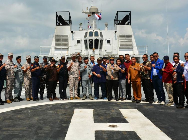 Momen Bakamla RI Jemput 16 Nelayan Indonesia Yang Ditangkap Malaysia