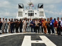 Momen Bakamla RI Jemput 16 Nelayan Indonesia Yang Ditangkap Malaysia