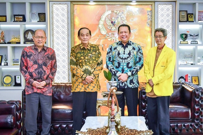 Bamsoet dan Prof. Abdul Bari Azed